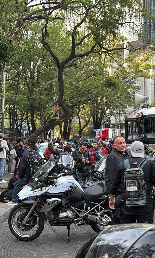 Marcha Día del Trabajo hoy 1 de mayo CDMX; encapuchados hacen destrozos