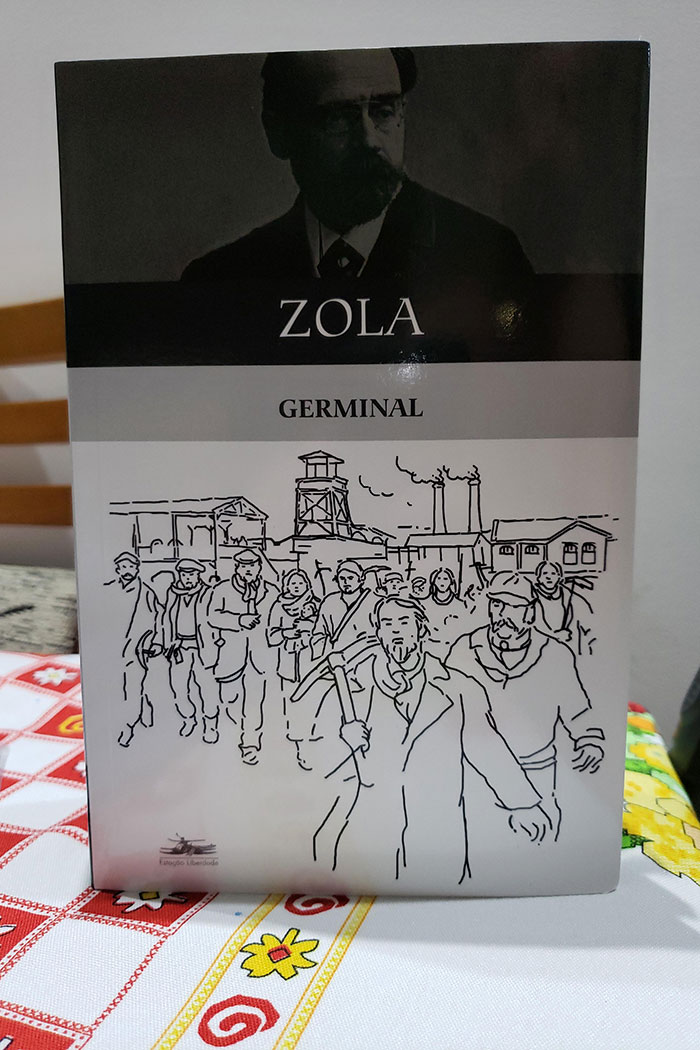36 Times People Read A Book And Were In Awe