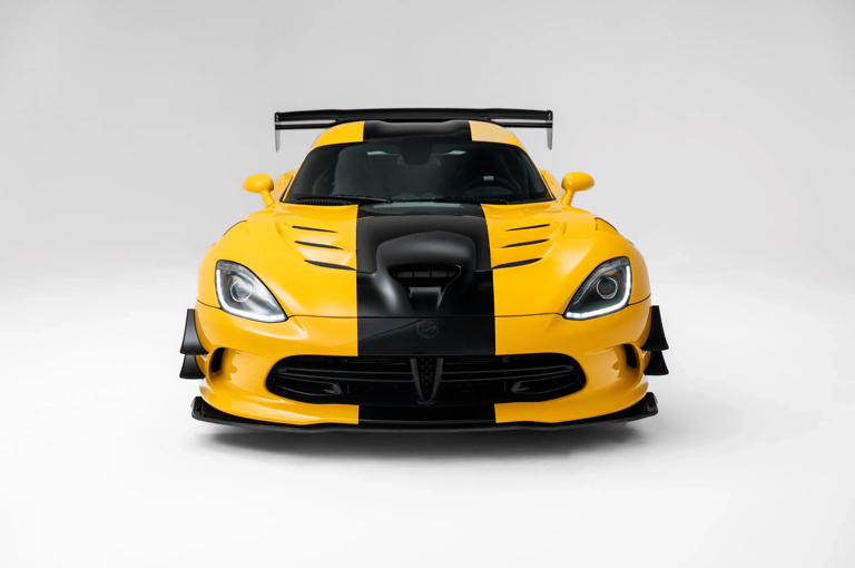 This 44-mile Dodge Viper ACR-Extreme just set an auction record at $532,999