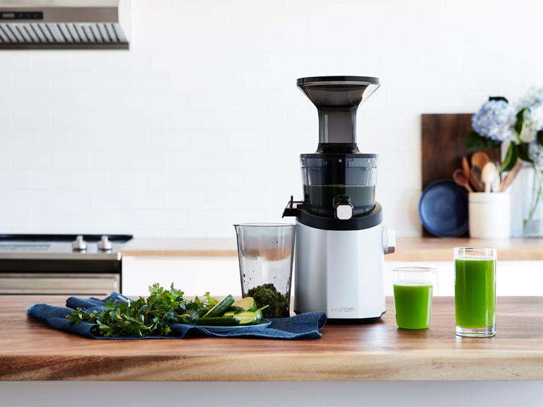 This slow juicer makes delicious drinks that are comparable to store ...