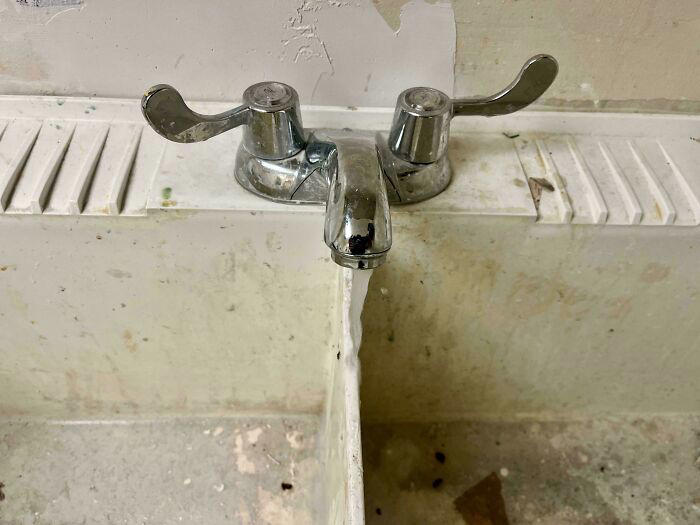 69 obvious design mistakes that somehow slipped through the cracks
