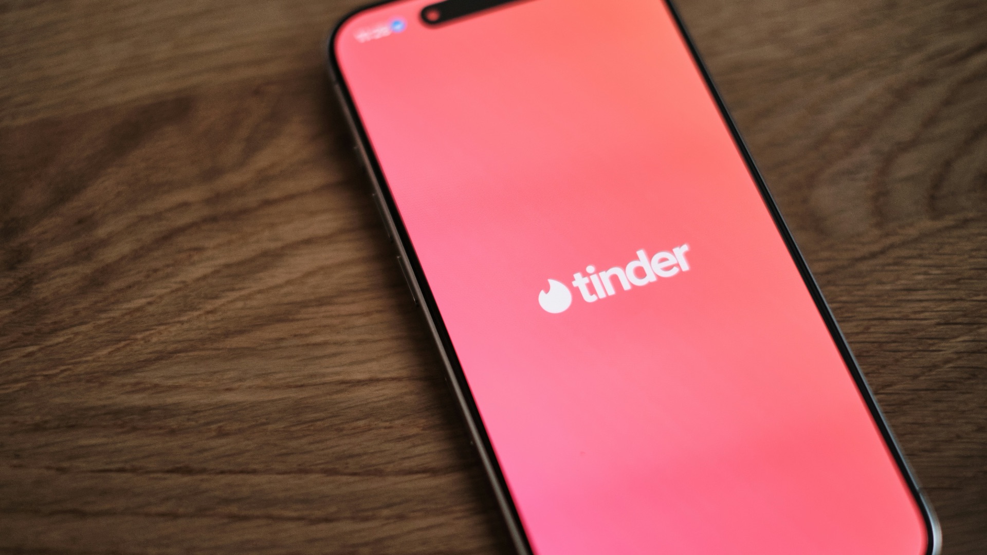 10 dating app openers that always disappoint & 10 that actually work