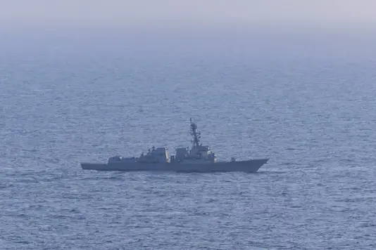 Destroyer da Marinha dos EUA patrulha águas do Oriente Médio (Foto: Instagram)