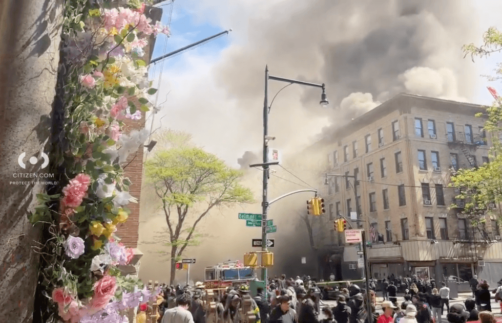 1 killed as fire engulfs multiple floors of Bronx apartment building