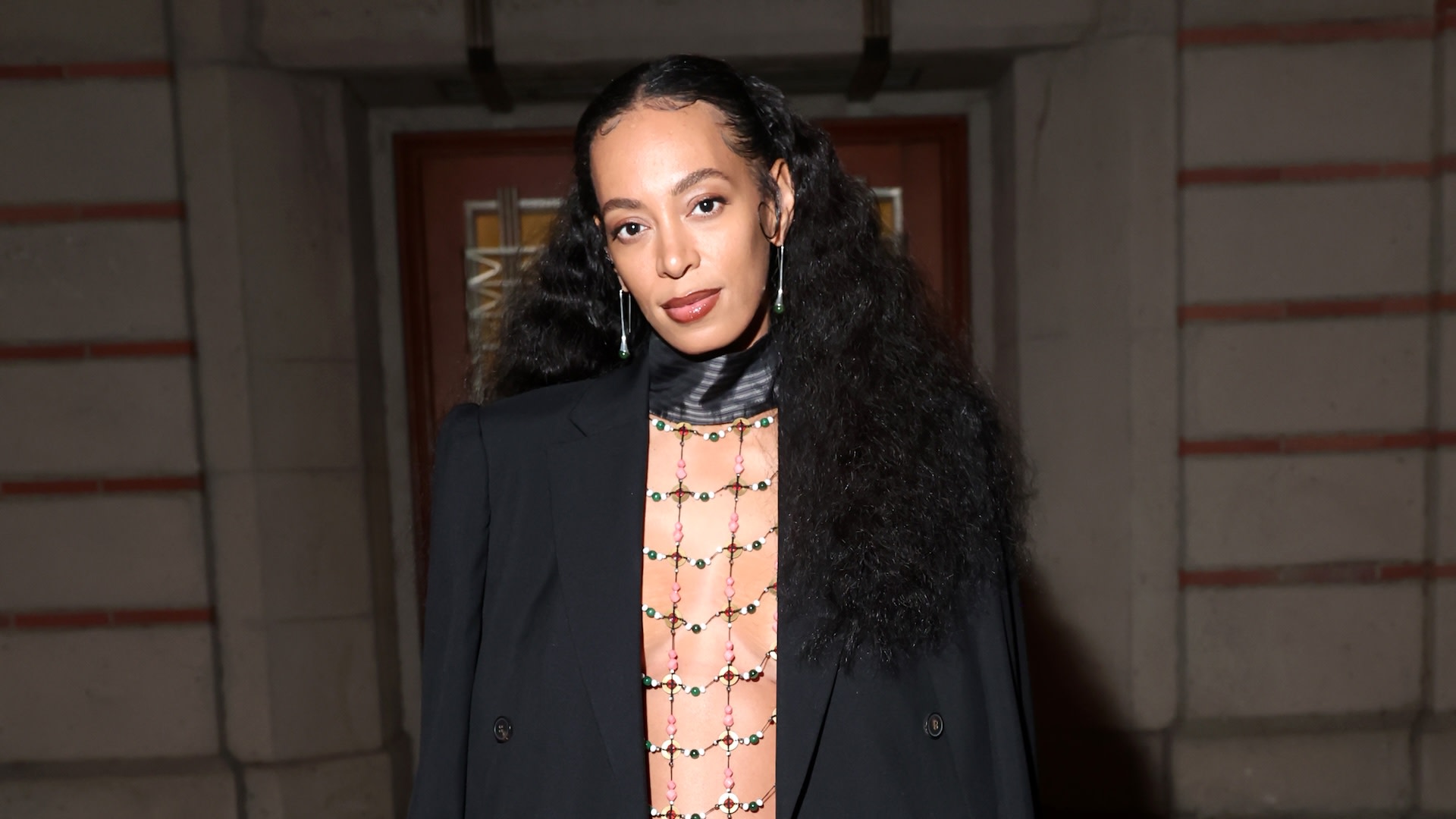 Solange debuts new grid-like haircut