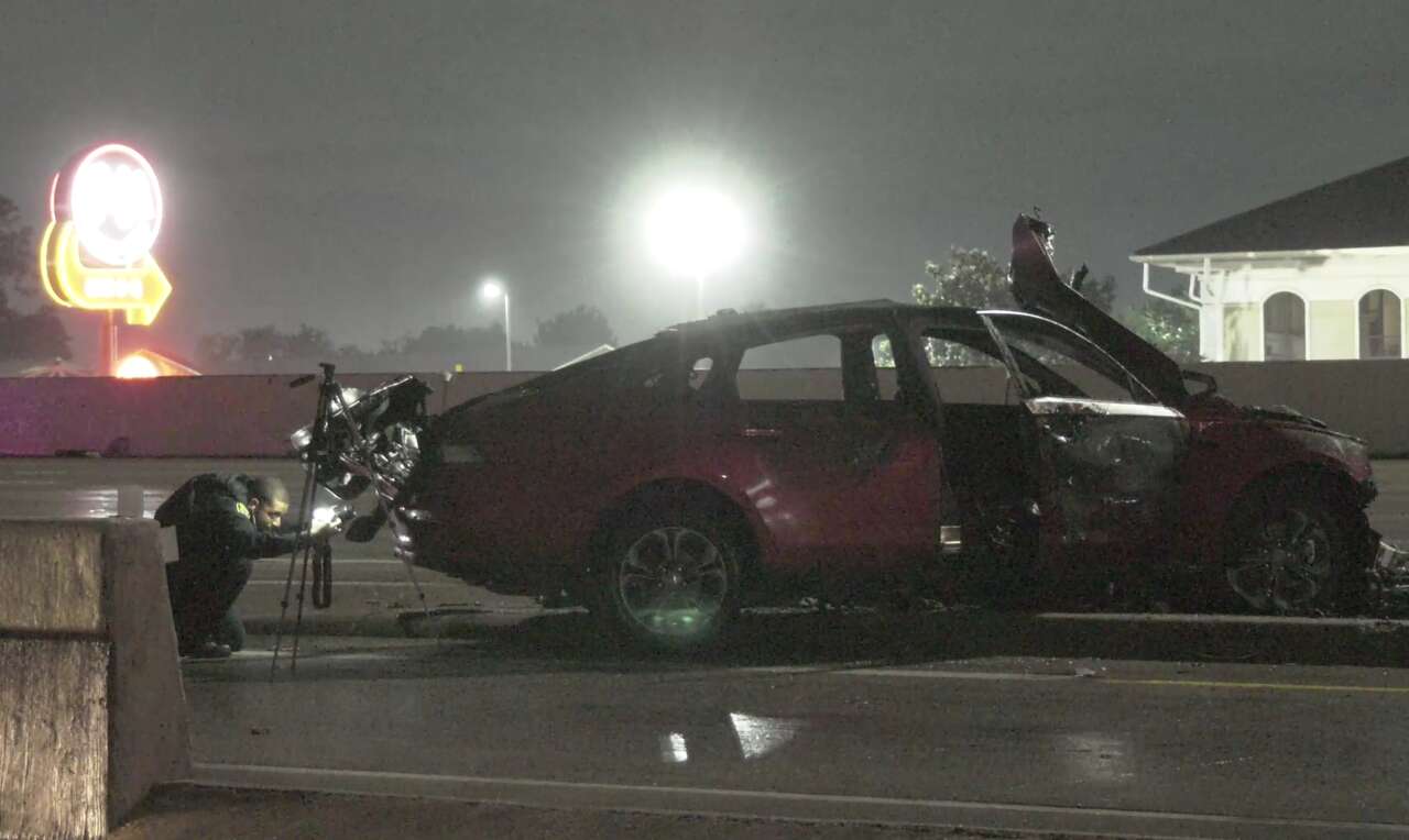 Fiery crash on US 290 kills one in northwest Houston, shuts down ...