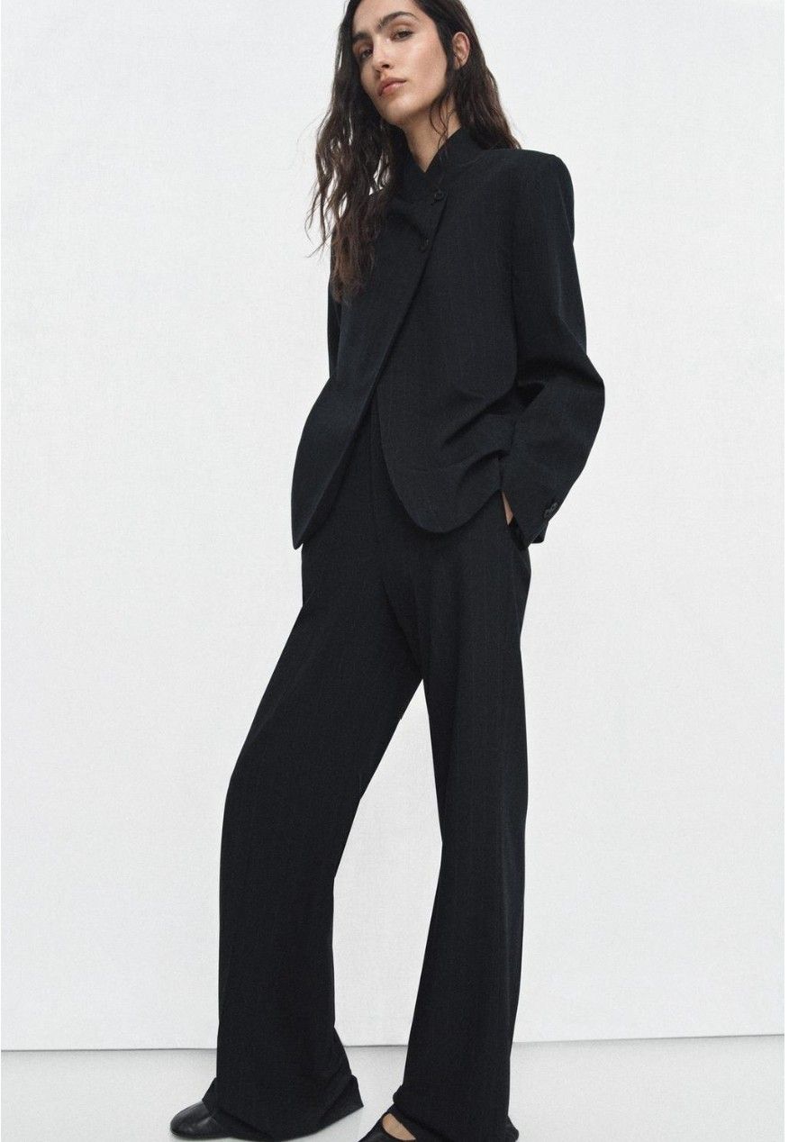 Este martes 21 de abril llegaron a Zara los pantalones de sastre anchos ...