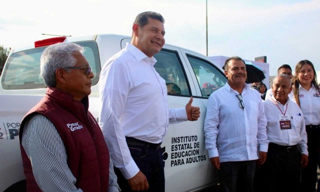 Gobierno de Puebla lanza 50 mil becas para alfabetización de jóvenes y ...