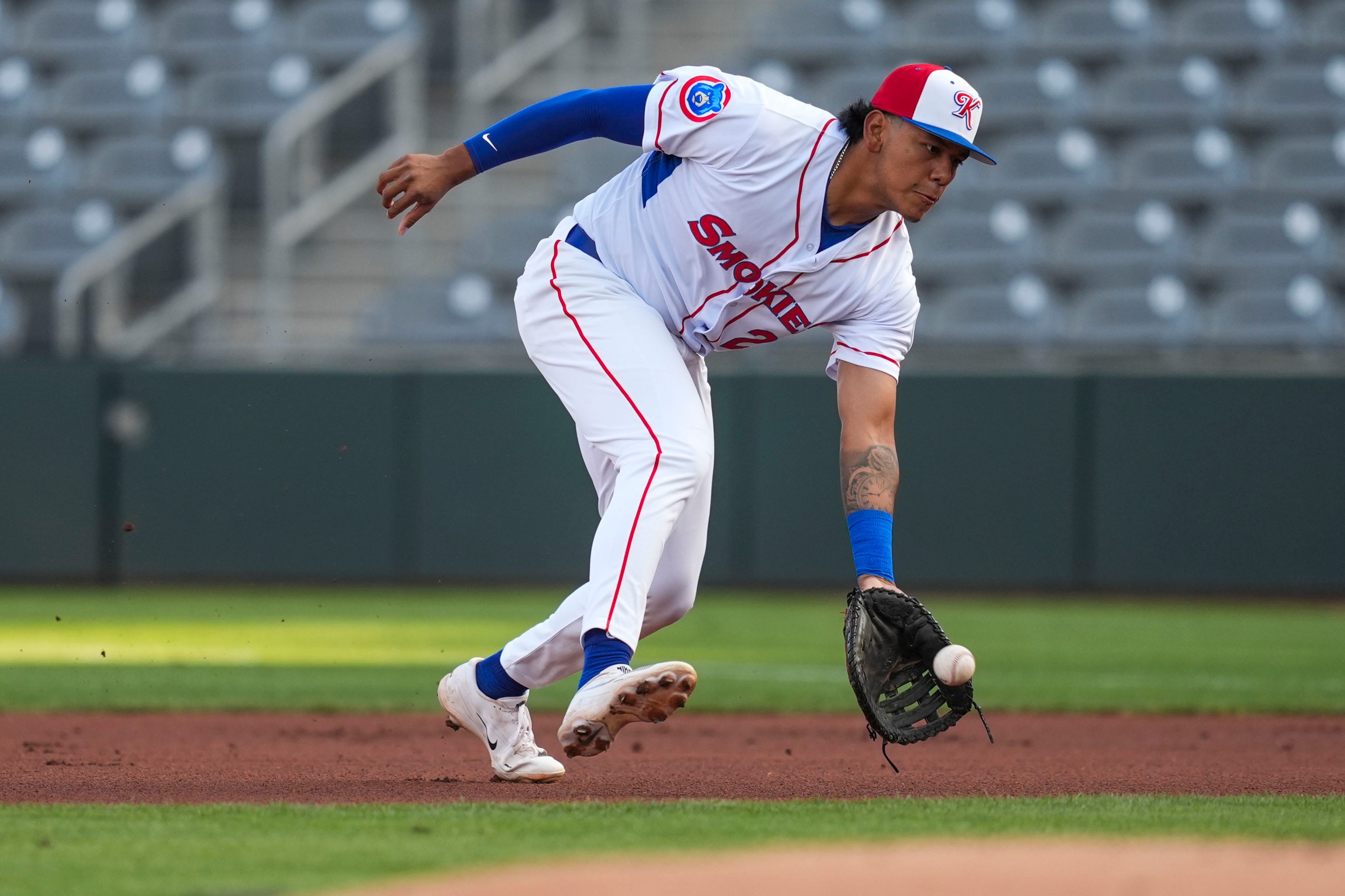 Wild pitches, walks push Smokies to Game 1 win in Barons doubleheader