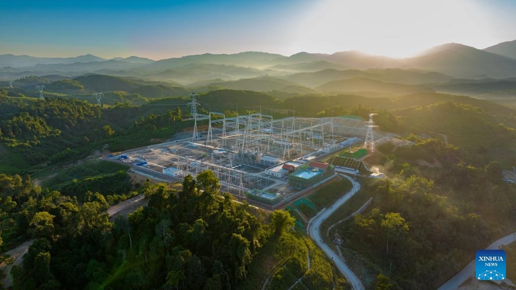 Trung Quốc-Lào vận hành đường dây điện 500 kV xuyên biên giới đầu tiên