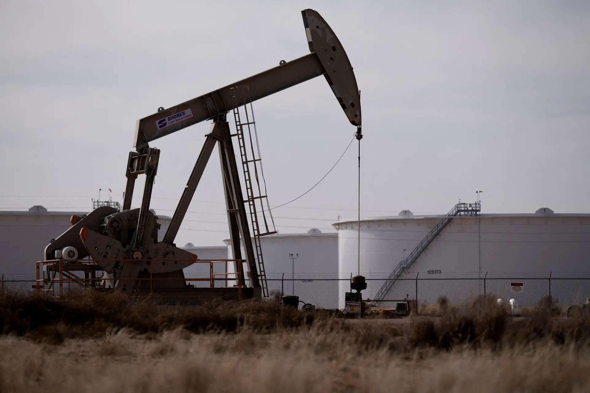 Oil prices turn lower as investors assess outlook for US-Iran peace talks