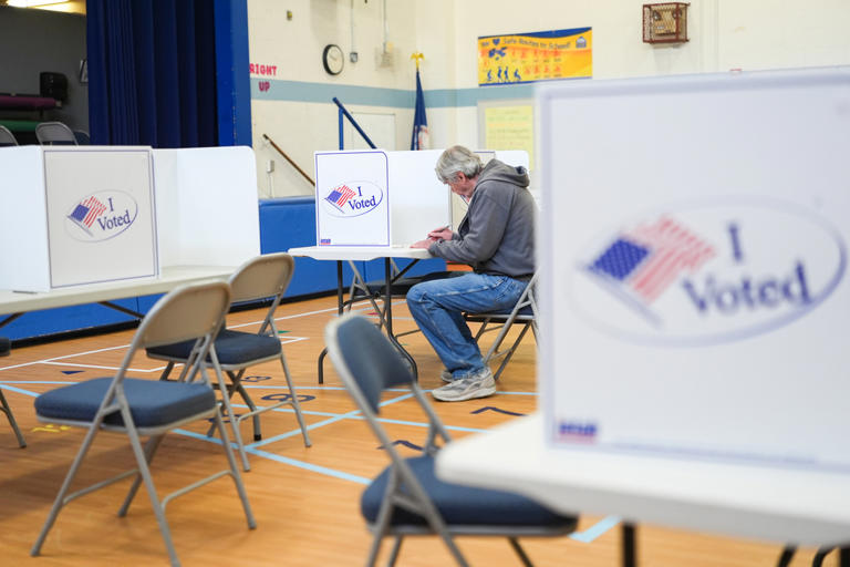 Virginia voters approve redistricting plan that could boost Democrats ...