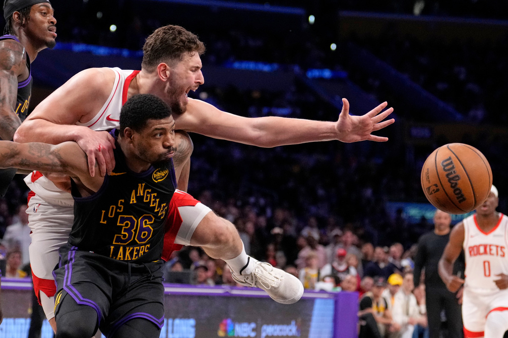 LeBron scores 28, leads short-handed Lakers past Durant's Rockets again ...