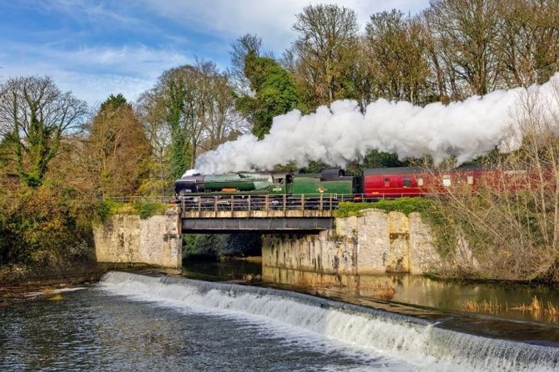 Luxury steam train with £4,000 tickets passes through Cornwall