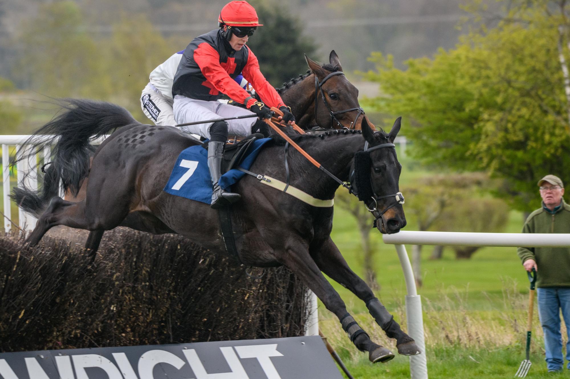 Kelso racehorse trainer Sandy Thomson keeps up winning streak at home ...