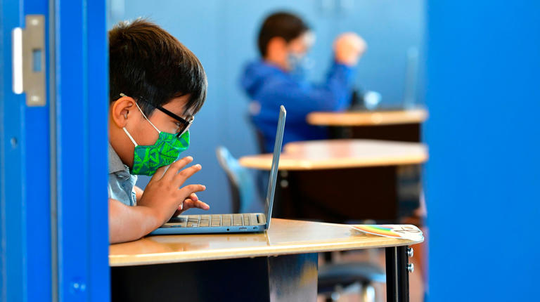 Los Angeles school district to restrict screen time for students