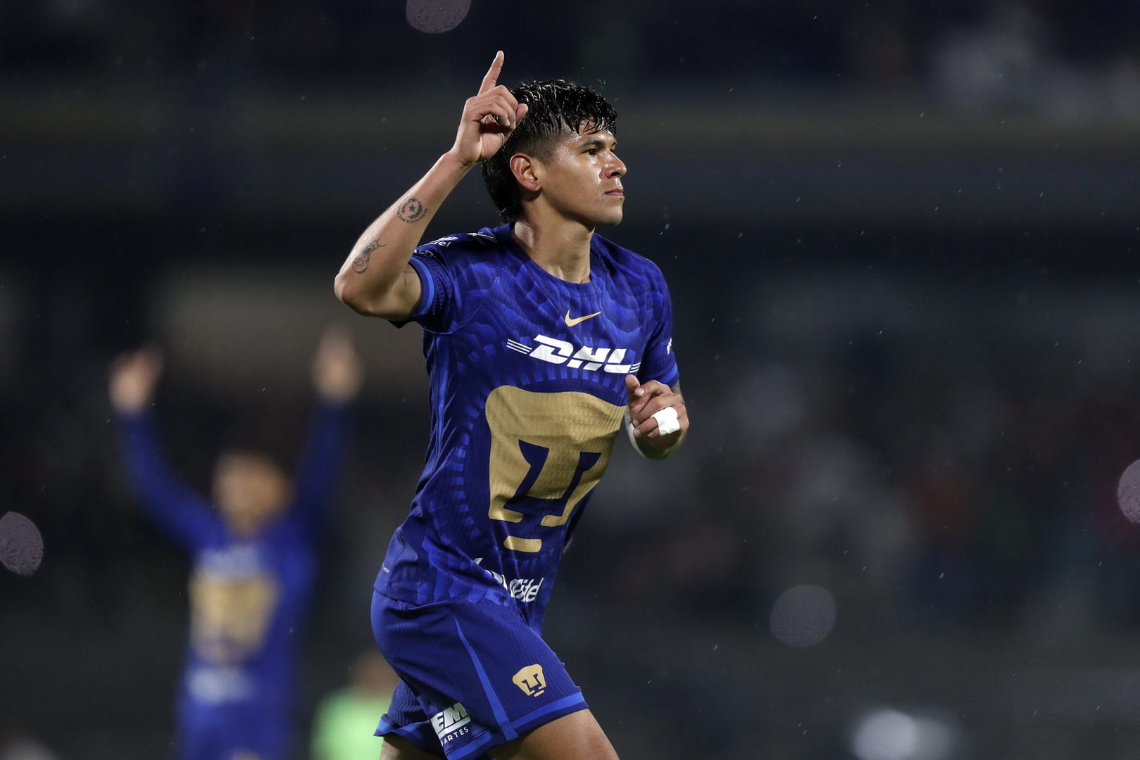 El paraguayo Robert Morales anota doblete en el triunfo de Pumas sobre ...