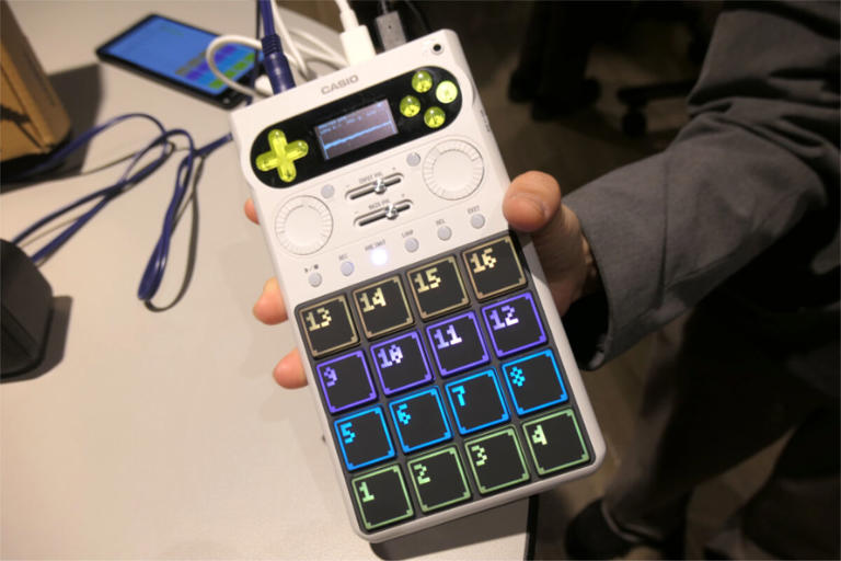 電卓っぽいけど本格派、カシオの新サンプラー「SXC-1」実機を見てきた