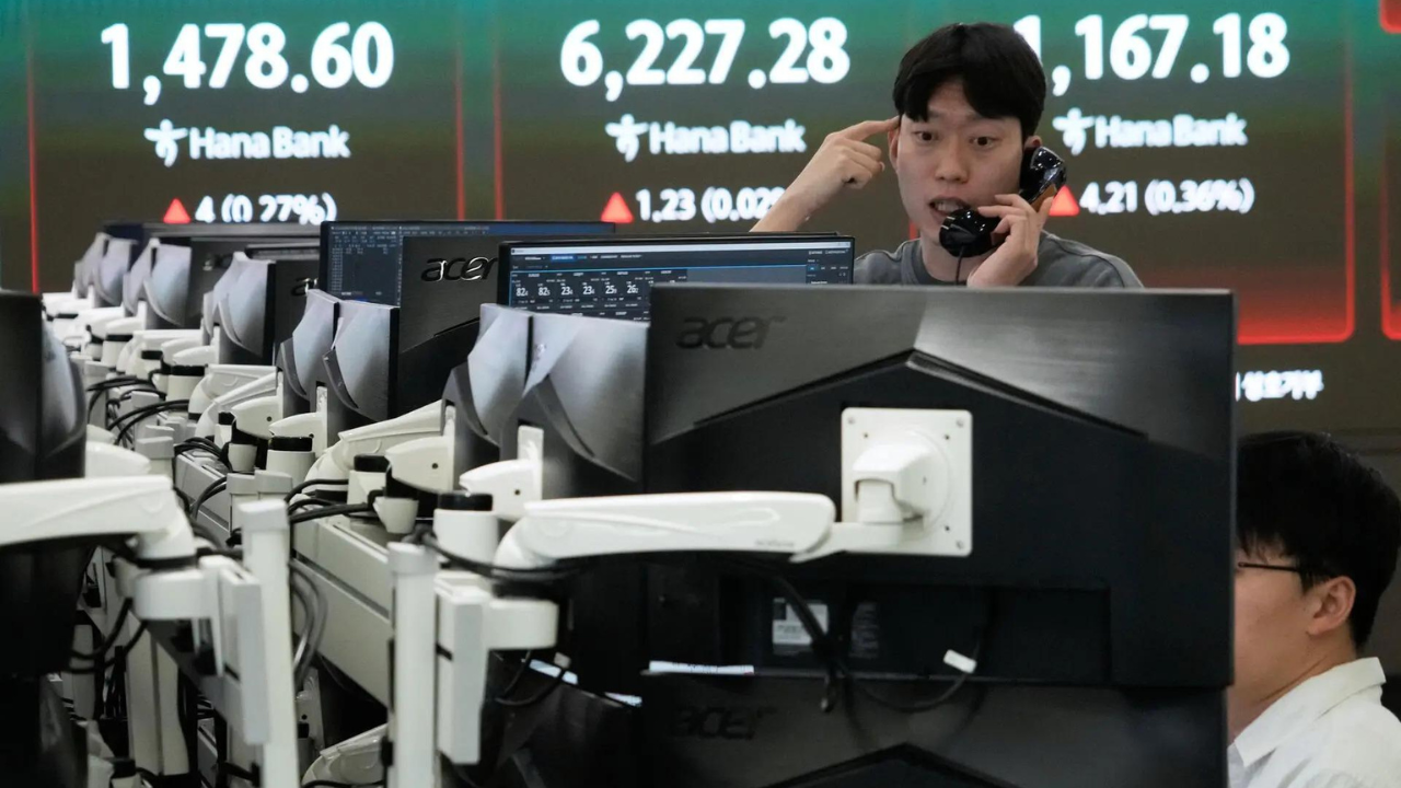 Asian stocks today: Markets mixed as oil prices ease, Iran talks keep ...