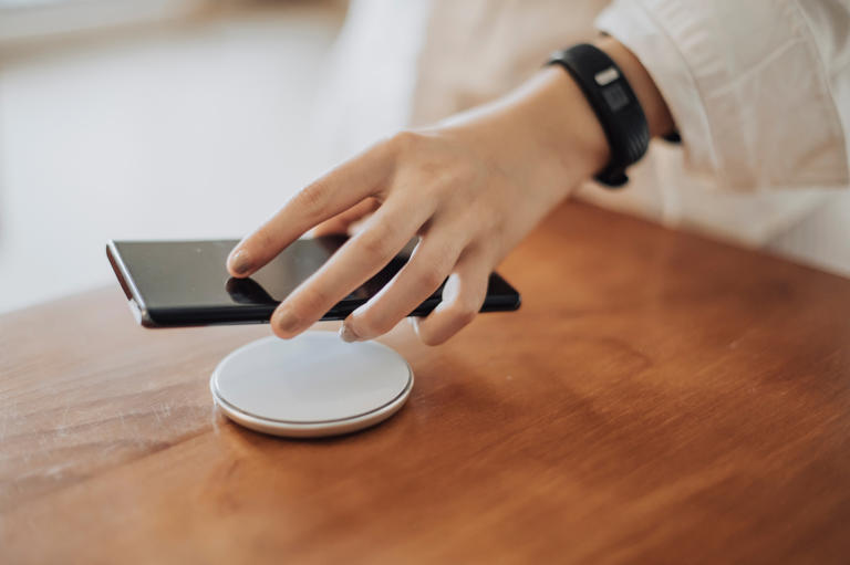 Wireless chargning: Is it efficient, useful and something we really ...