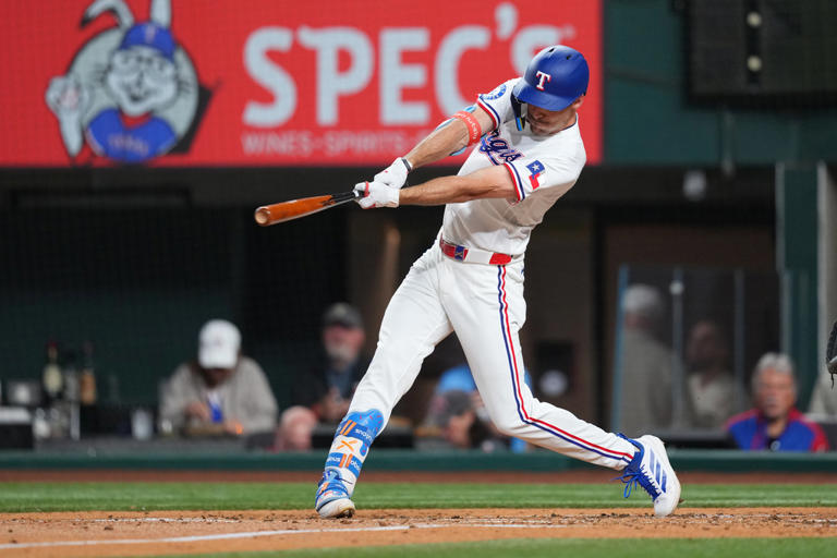 Carter drives in a run and robs Cruz of a homer as Rangers beat Pirates 5-1