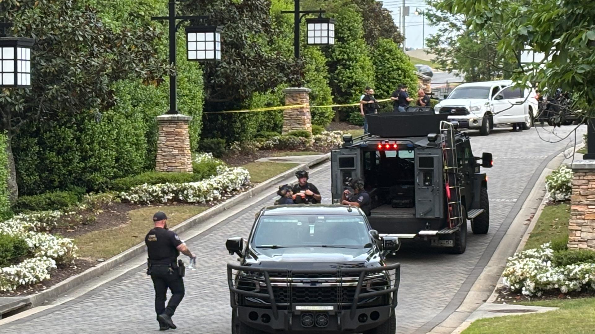 Murder suspect who prompted hours-long manhunt in Cobb County is dead