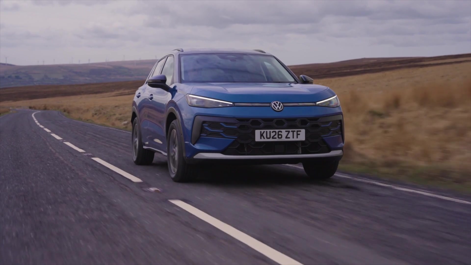 The new Volkswagen T-Roc Life 1.5 eTSI 150 PS 7-spd DSG in Celestial ...