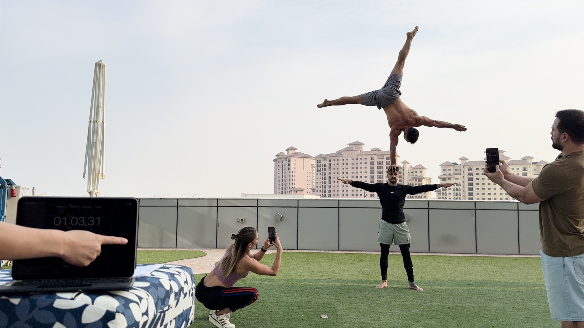 Bilak brothers set one arm handstand record