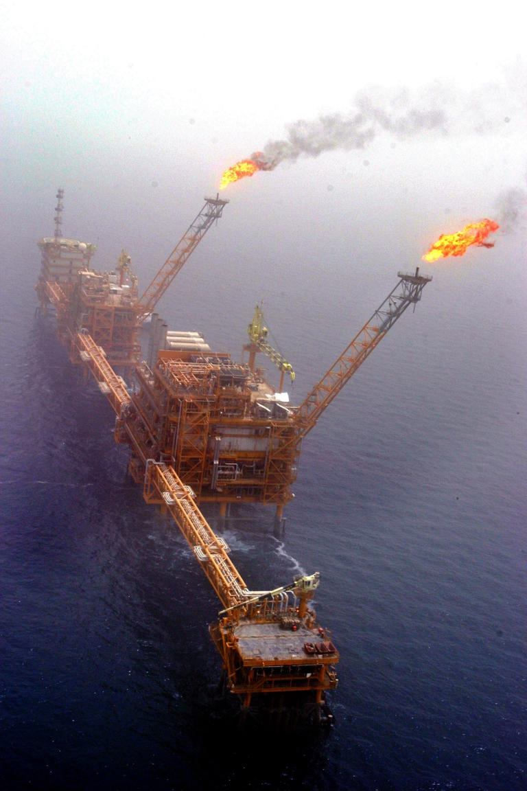 Iran oil tanks on cusp of being full? Why Tehran can't just turn it off