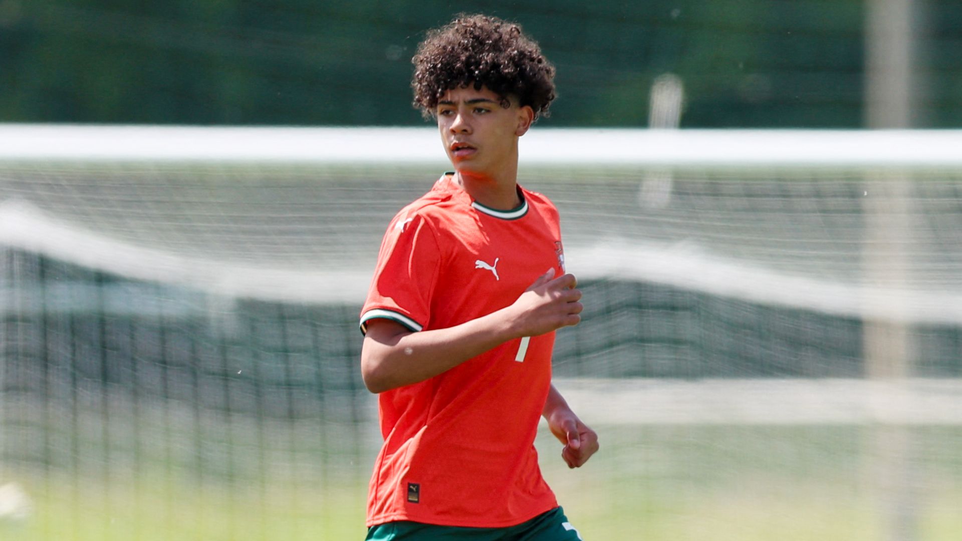 VIDÉO : Fête à la piscine et gâteau en forme de beignet ! Georgina Rodriguez dévoile comment Cristiano Ronaldo Jr a fêté son 16e anniversaire pendant que son père, CR7, participait à la Coupe du monde avec le Portugal
