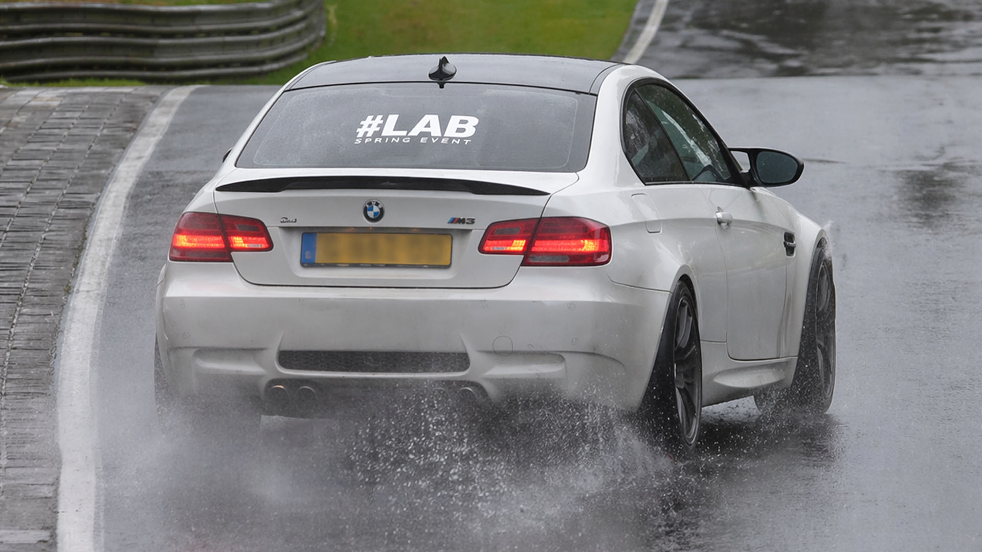 Wet track conditions cause spins, slides and close calls Nürburgring