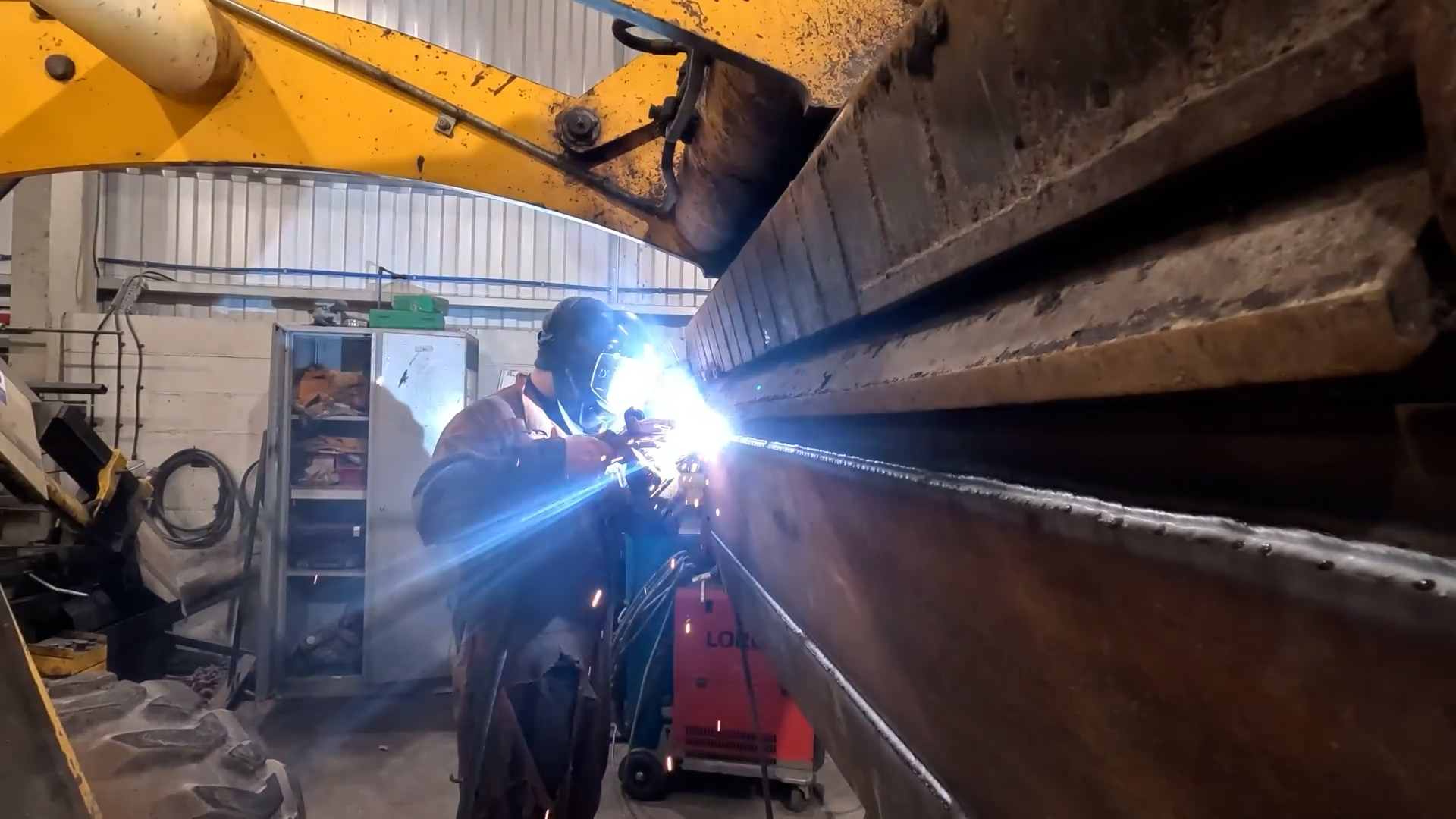Excavator arm welding for structural reinforcement