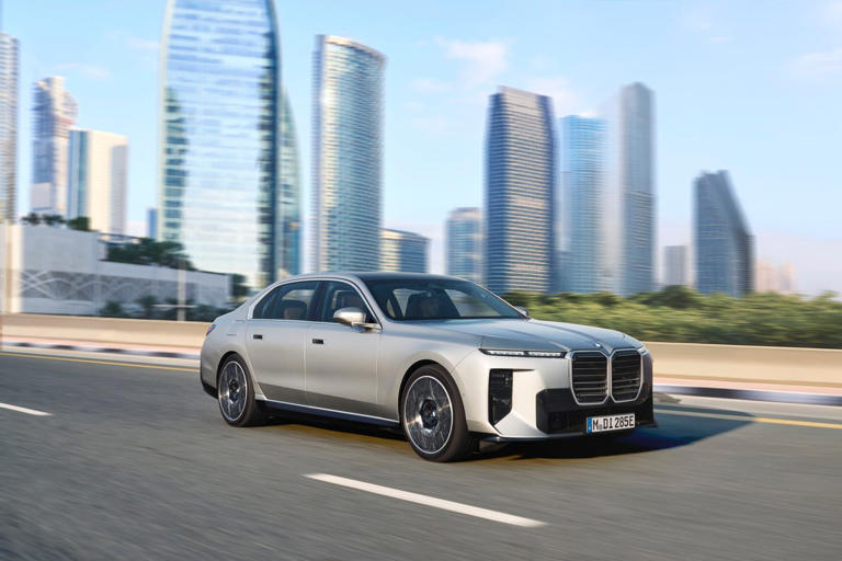 View exterior photos of the 2027 BMW i7