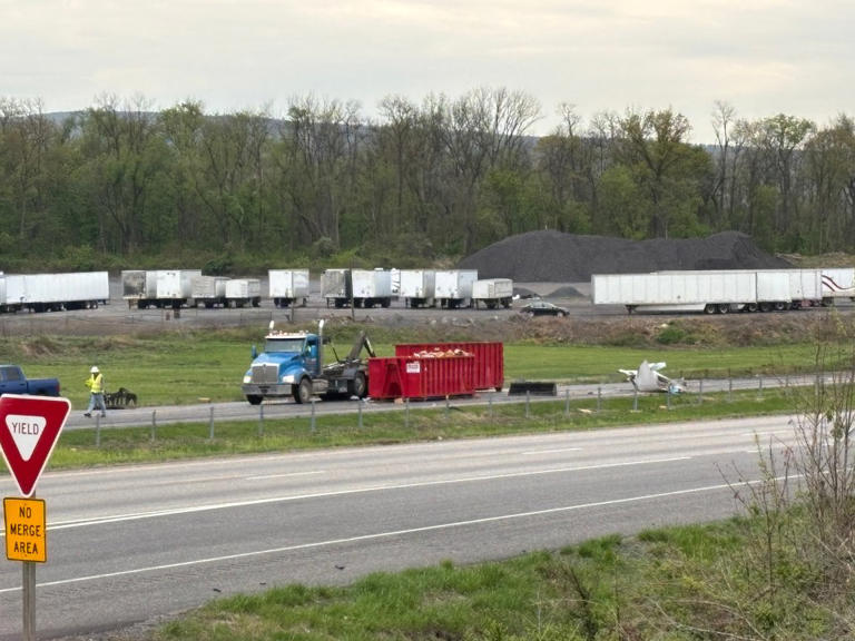 3 tractor-trailer crash spreads debris on I-81 in Franklin County