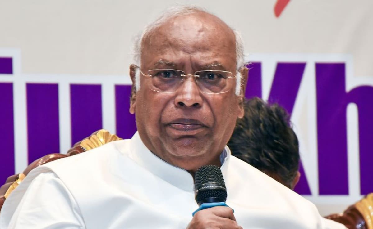 Mallikarjun Kharge gets Election Commission notice for PM Modi ...