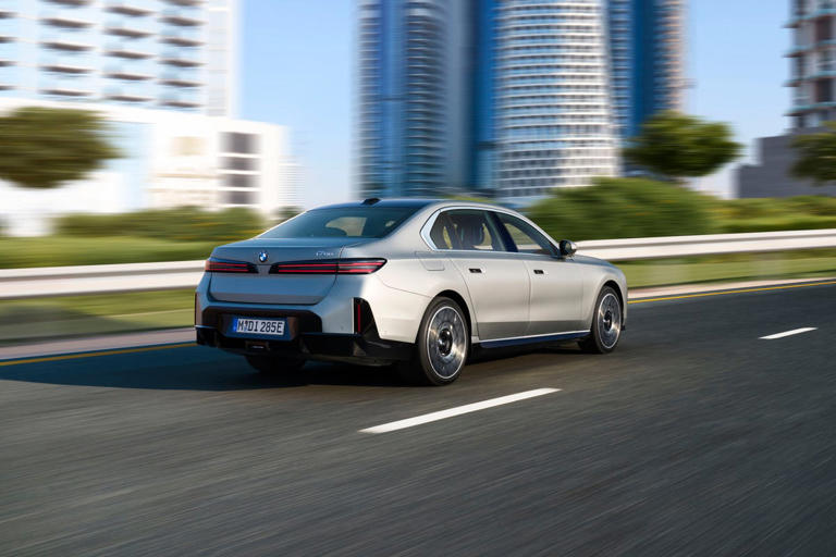 View exterior photos of the 2027 BMW i7