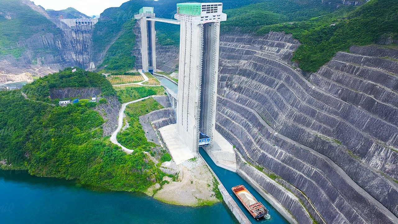 China’s tallest ship elevators in action lifting massive ships in the sky