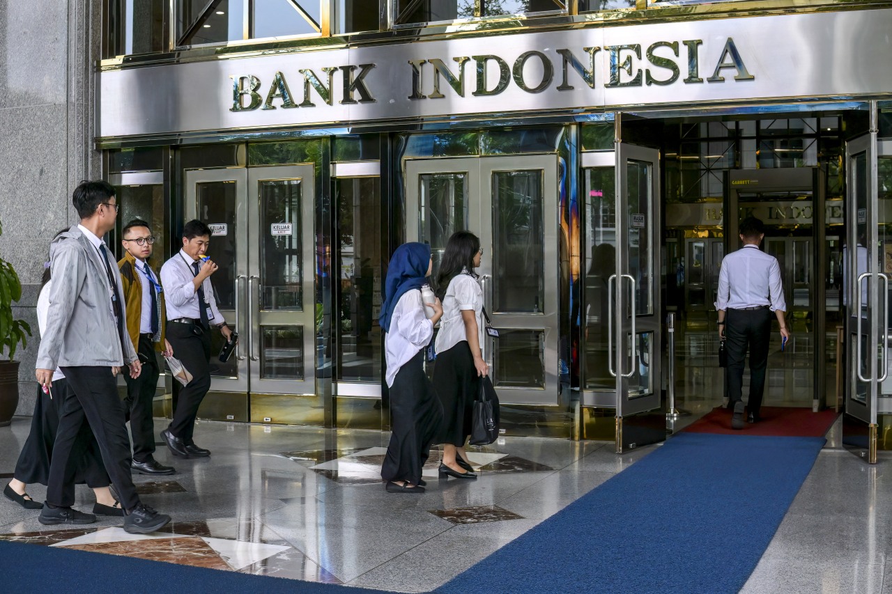 Bank Indonesia defies market expectations with rate hold
