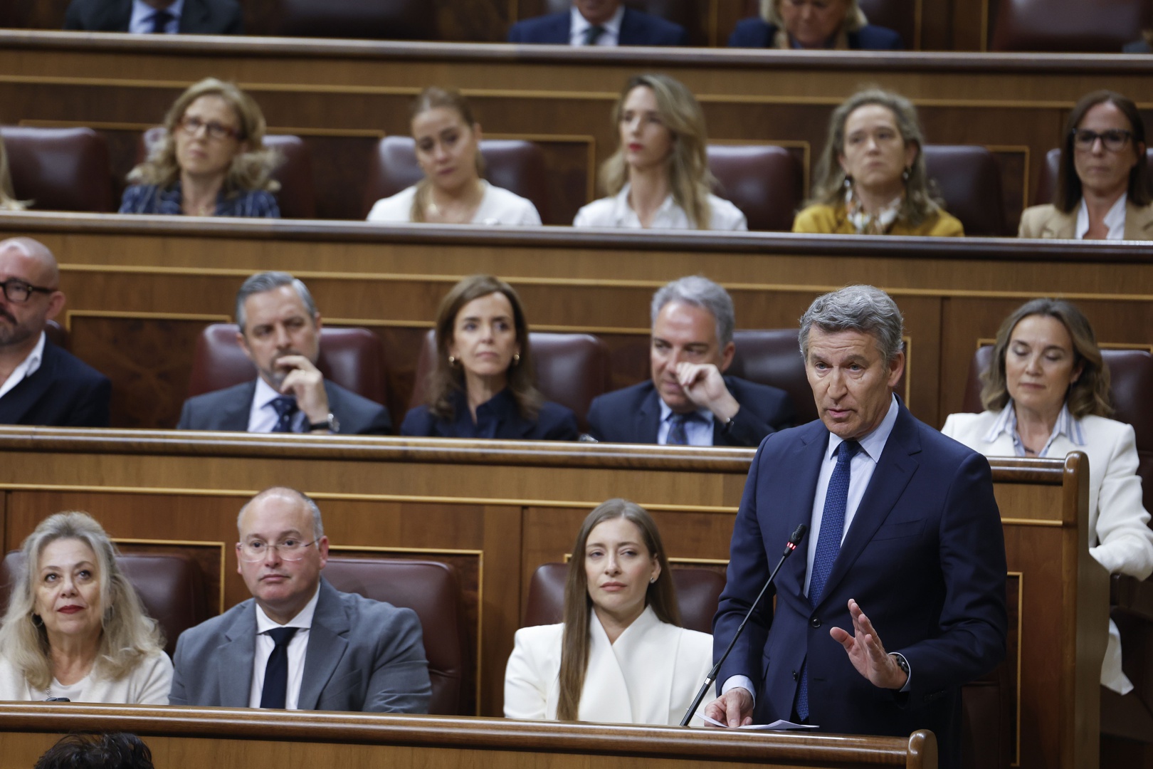 Sánchez acusa al PP de dar "una patada a la Constitución" al pactar con ...