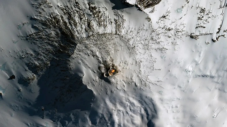 Kỳ lạ núi lửa ở Nam Cực phun vàng mỗi ngày