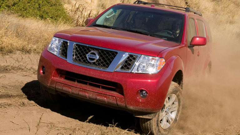 Nissan's final body-on-frame Pathfinder is now selling for a third of ...