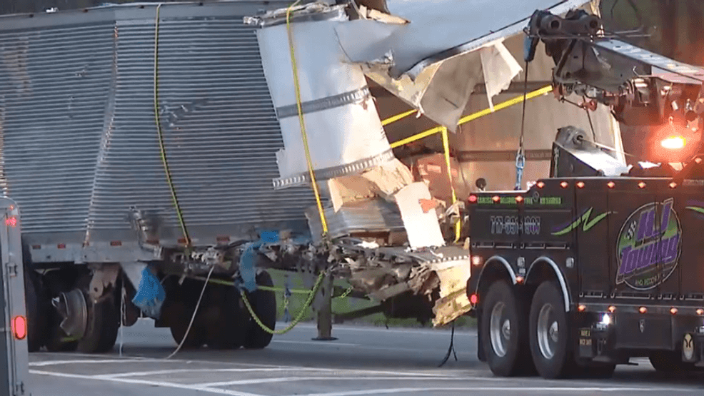 Raw chicken spill shuts down part of I-81 after 3 semis crash in ...