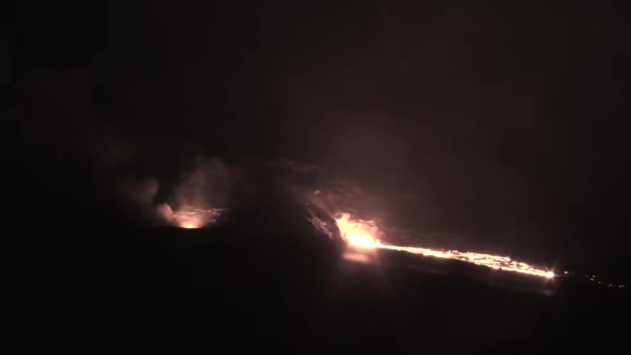 Kilauea volcano alert level raised amid new lava flows