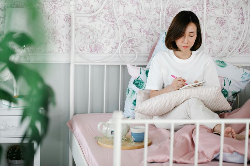 People who prefer less socializing share these 9 healthy traits