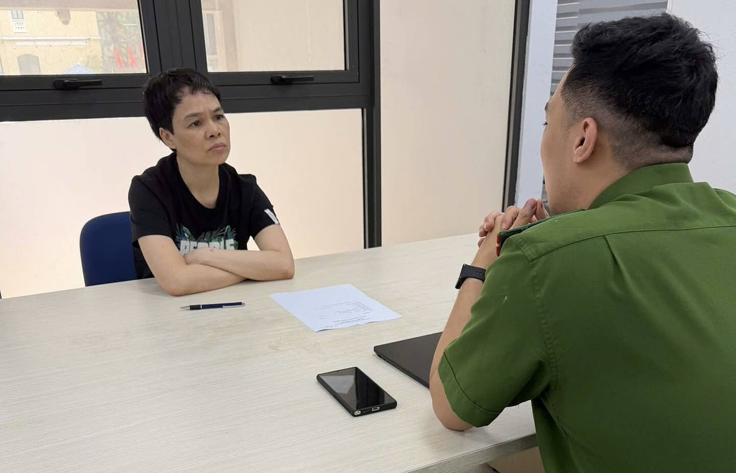 Người đàn bà 'thuê hai sát thủ giết người' ra đầu thú