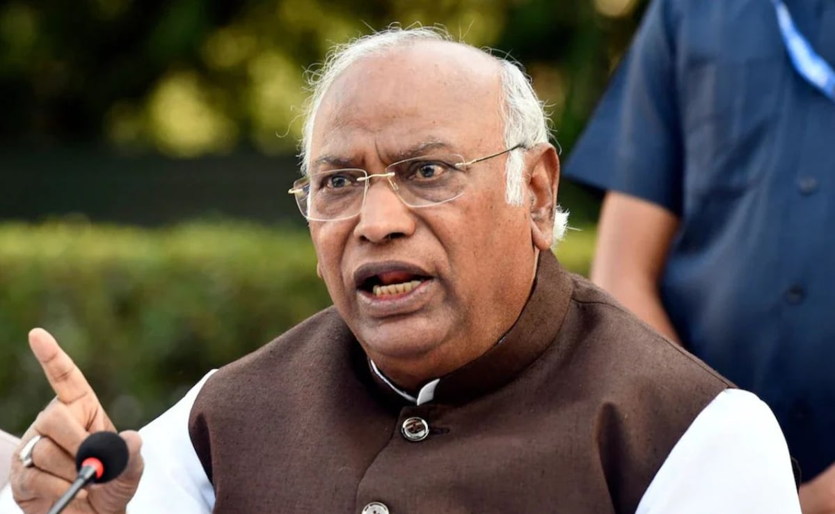 Mallikarjun Kharge gets Election Commission notice for PM Modi ...
