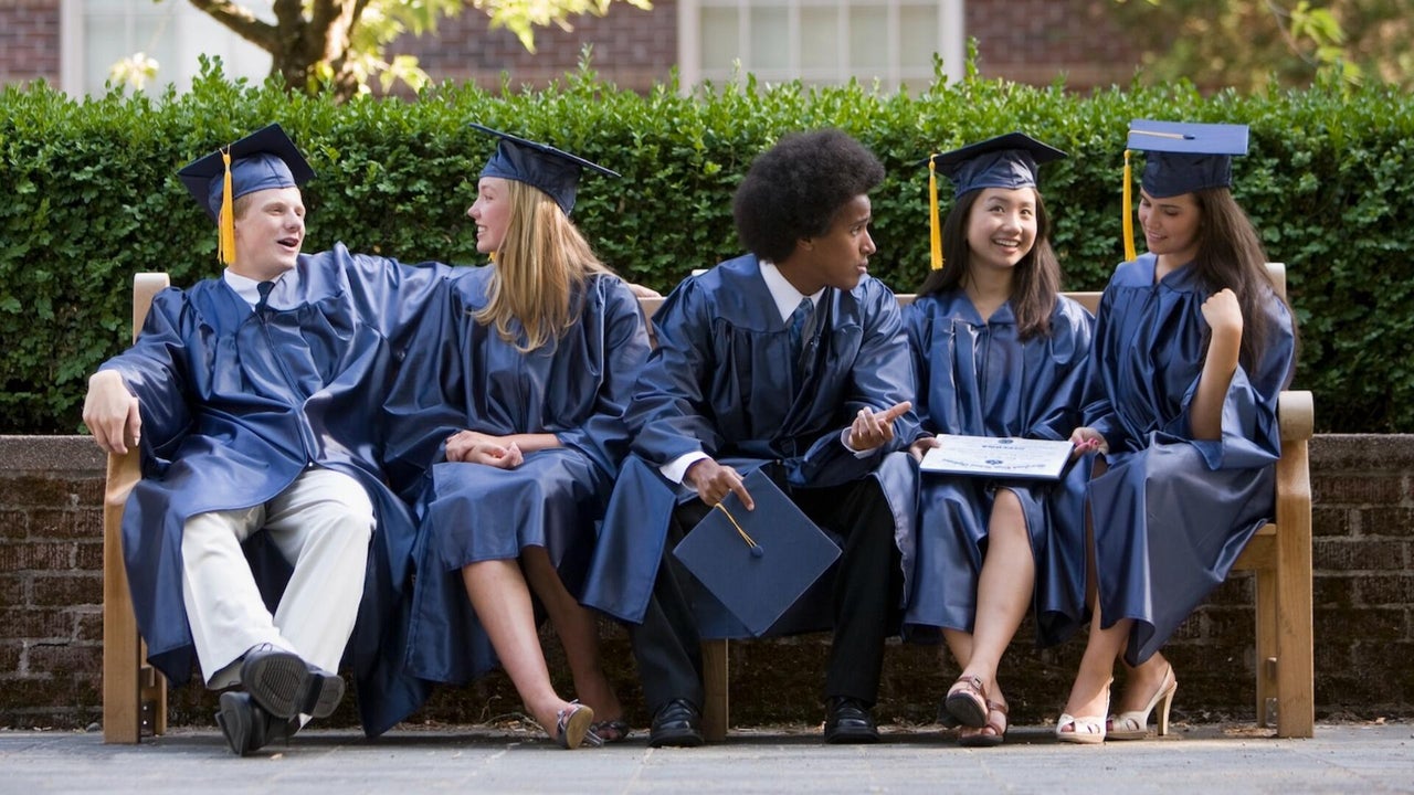 How new grads can navigate a challenging job market