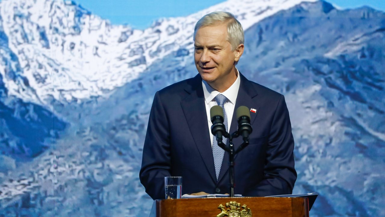 Presidente Kast ironiza con cena en La Moneda: sacará decreto para usar ...
