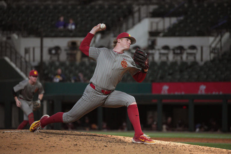 USC baseball bounces back with much-needed victory over Fullerton