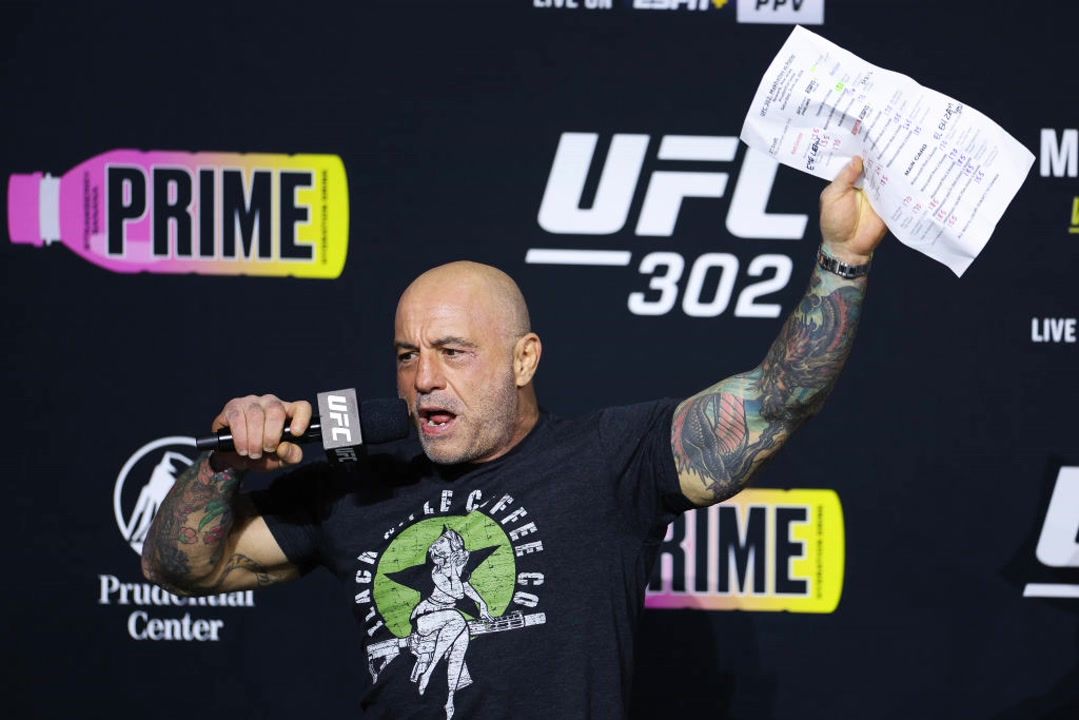 Joe Rogan reveals truth about Trump chat after 'awkward' UFC handshake